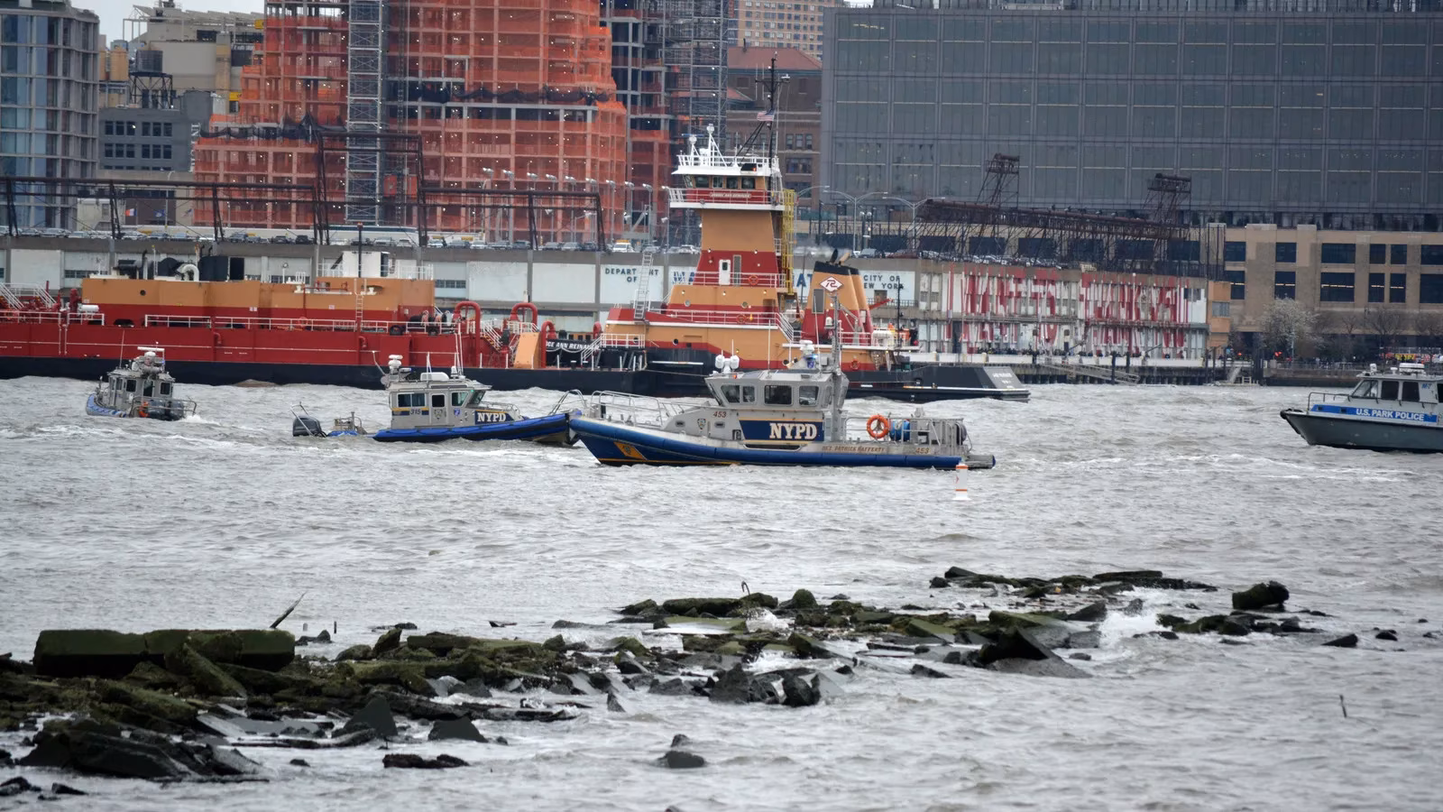 hudson-river-helicopter-tragedy-loss-investigation-and-safety-questions-image-0