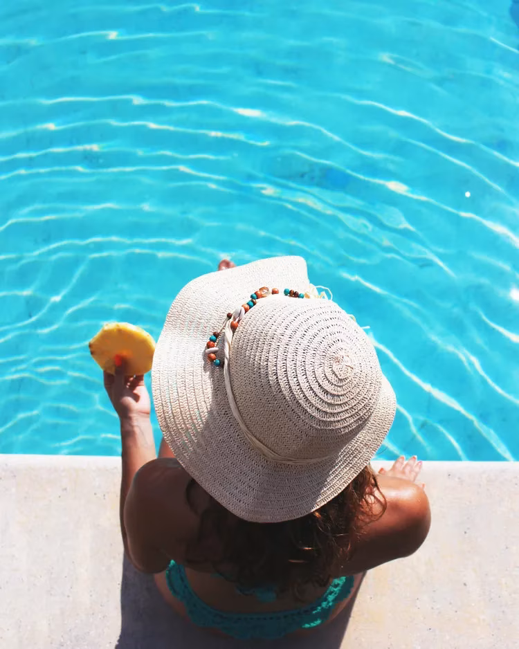 a-guide-to-greece-s-most-luxurious-hotel-pools-for-the-ultimate-2026-getaway-image-2